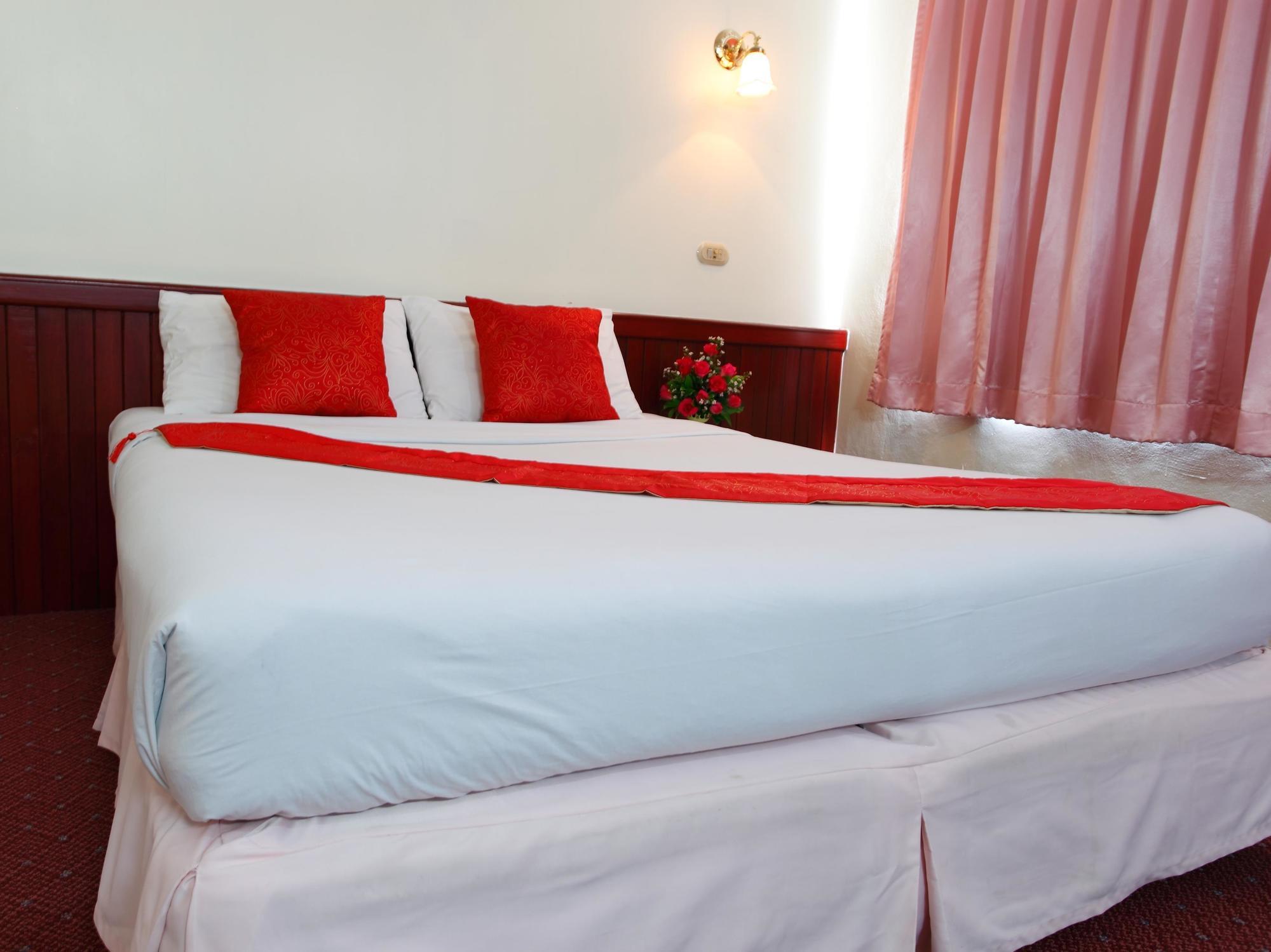 Chumphon Palace Hotel Ngoại thất bức ảnh